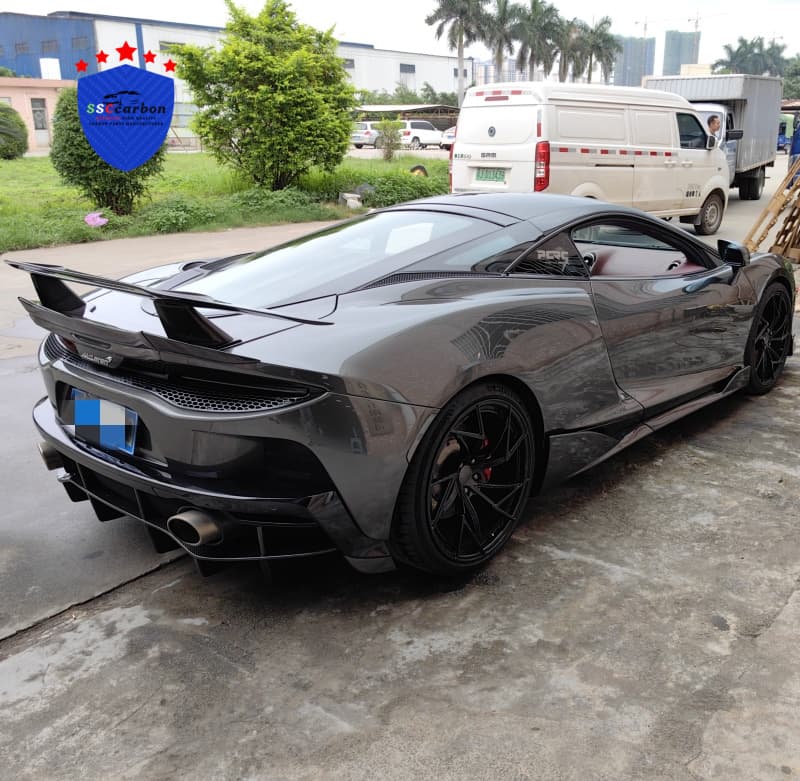 McLaren GT dry carbon body kit