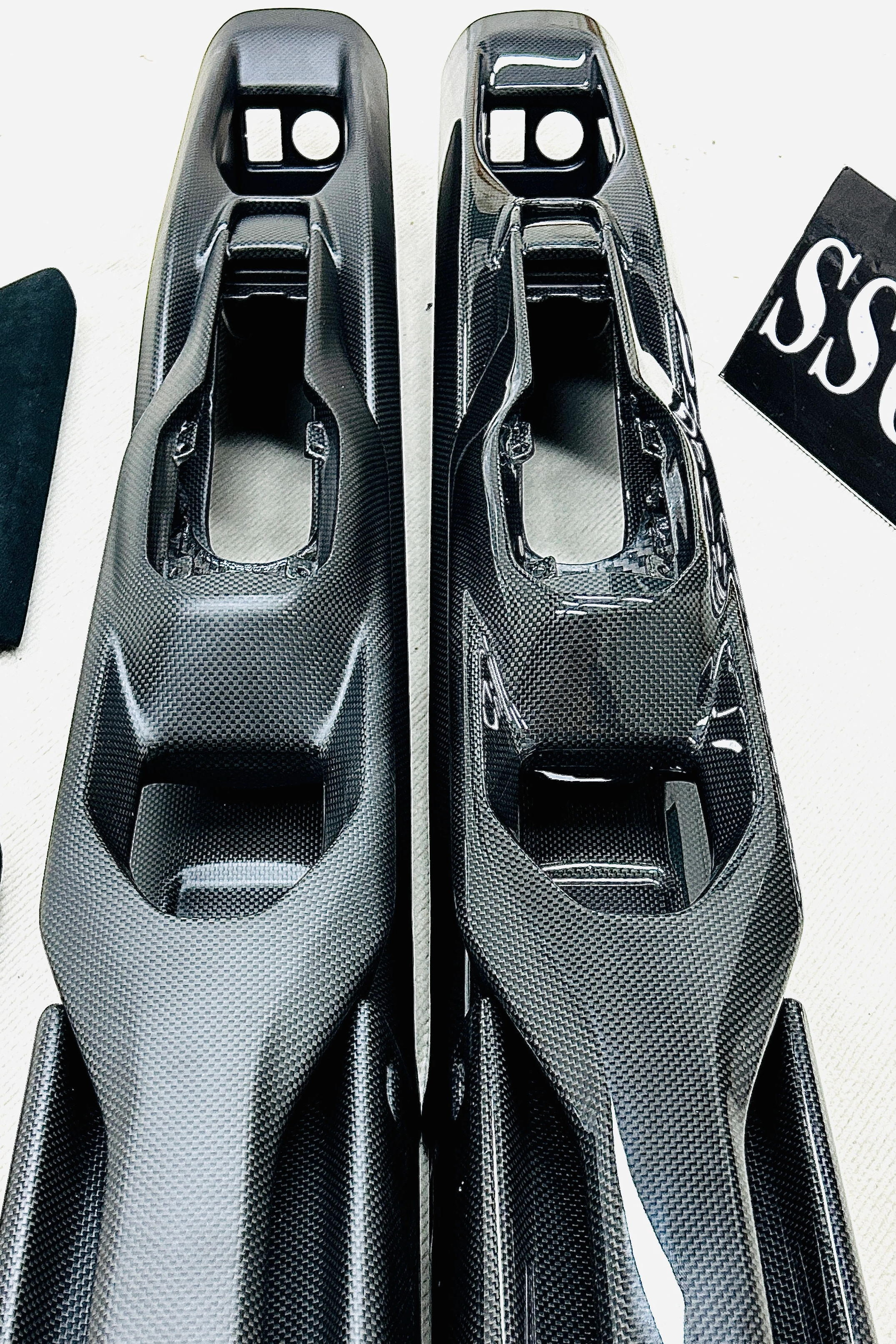 For Ferrari SF90 to SF90XX Dry carbon central passage