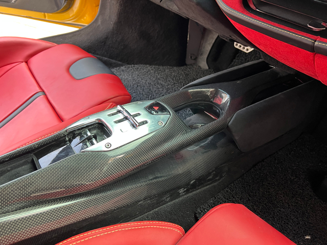 For Ferrari SF90 to SF90XX Dry carbon central passage