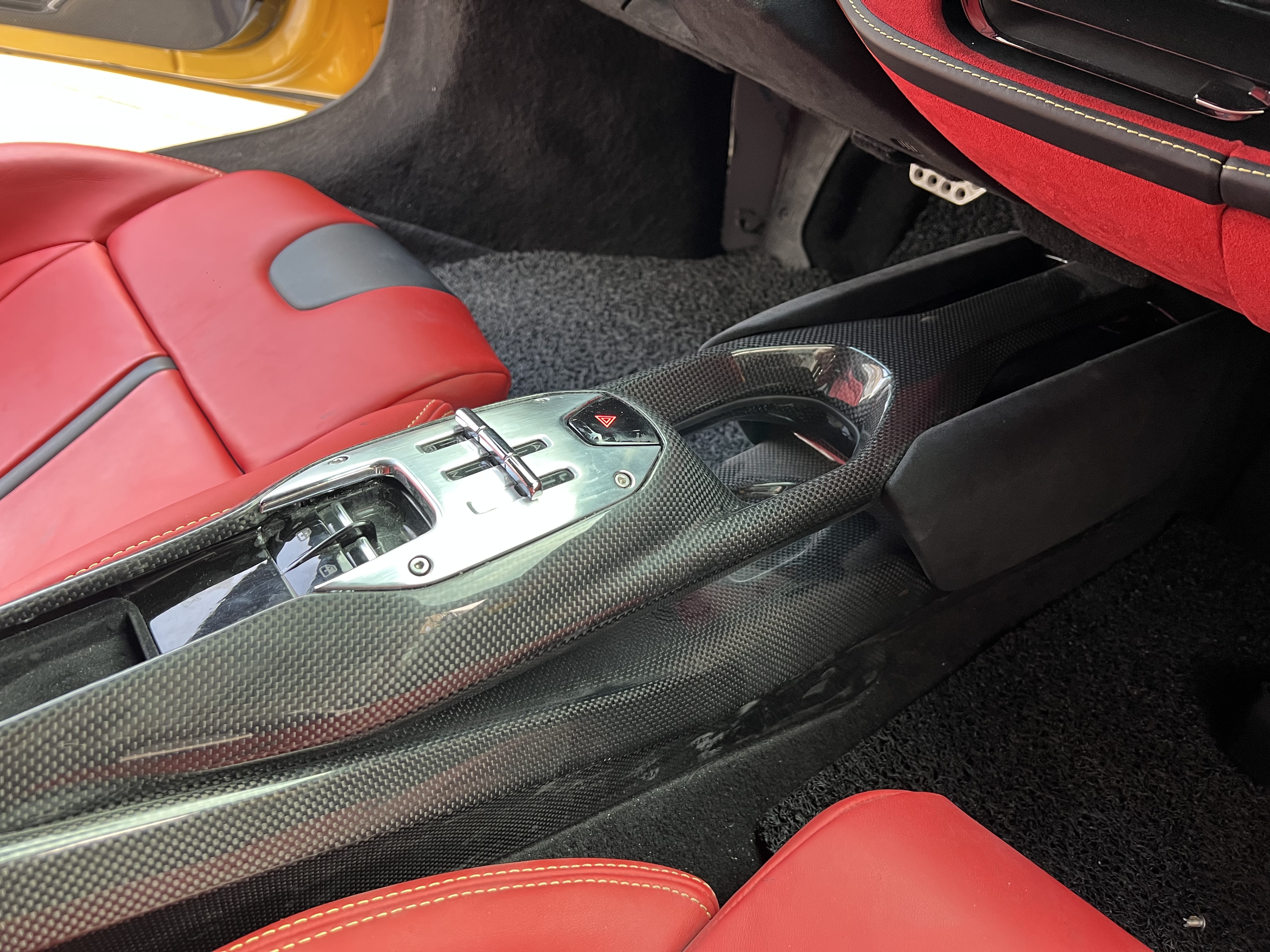 For Ferrari SF90 to SF90XX Dry carbon central passage