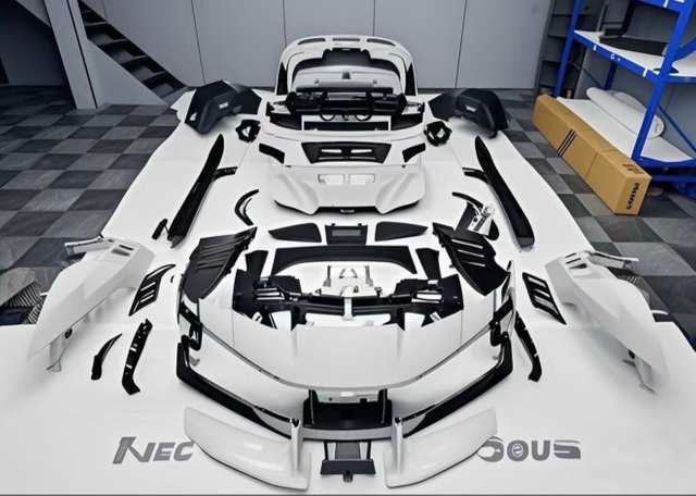Ferrari SF90 to SF90XX Dry carbon body kit
