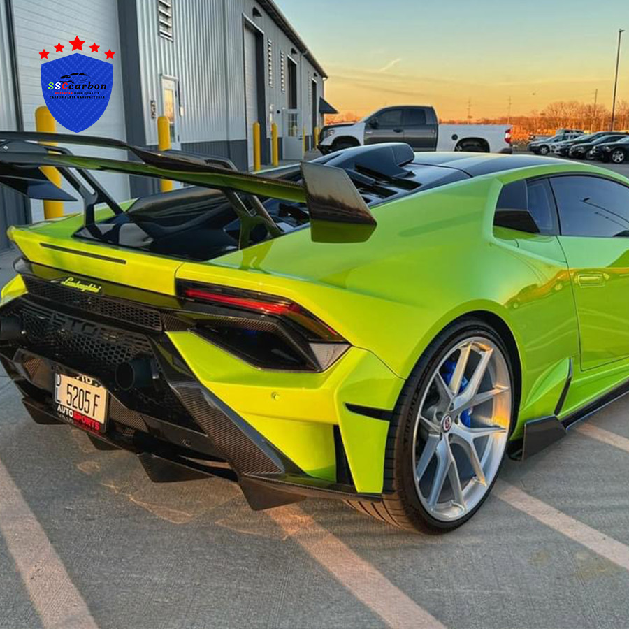 Lamborghini Huracan Converts STO Style Dry Carbon Body Kits