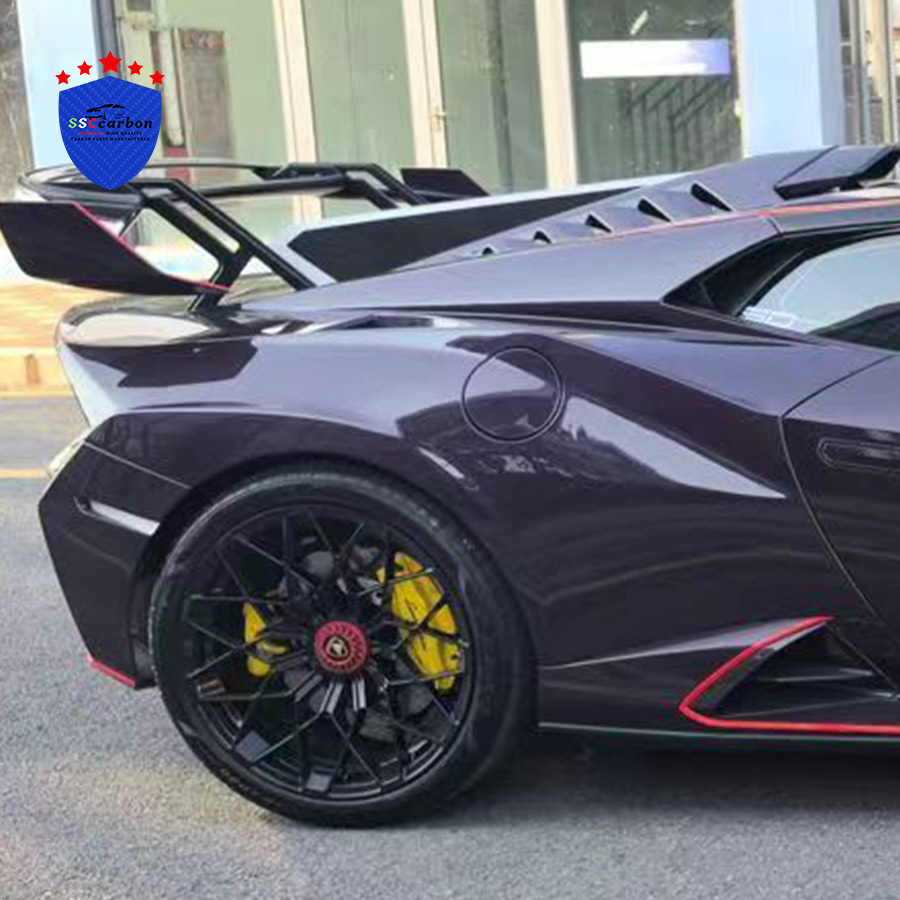 Lamborghini Huracan Converts 1:1 STO Dry Carbon Body Kits