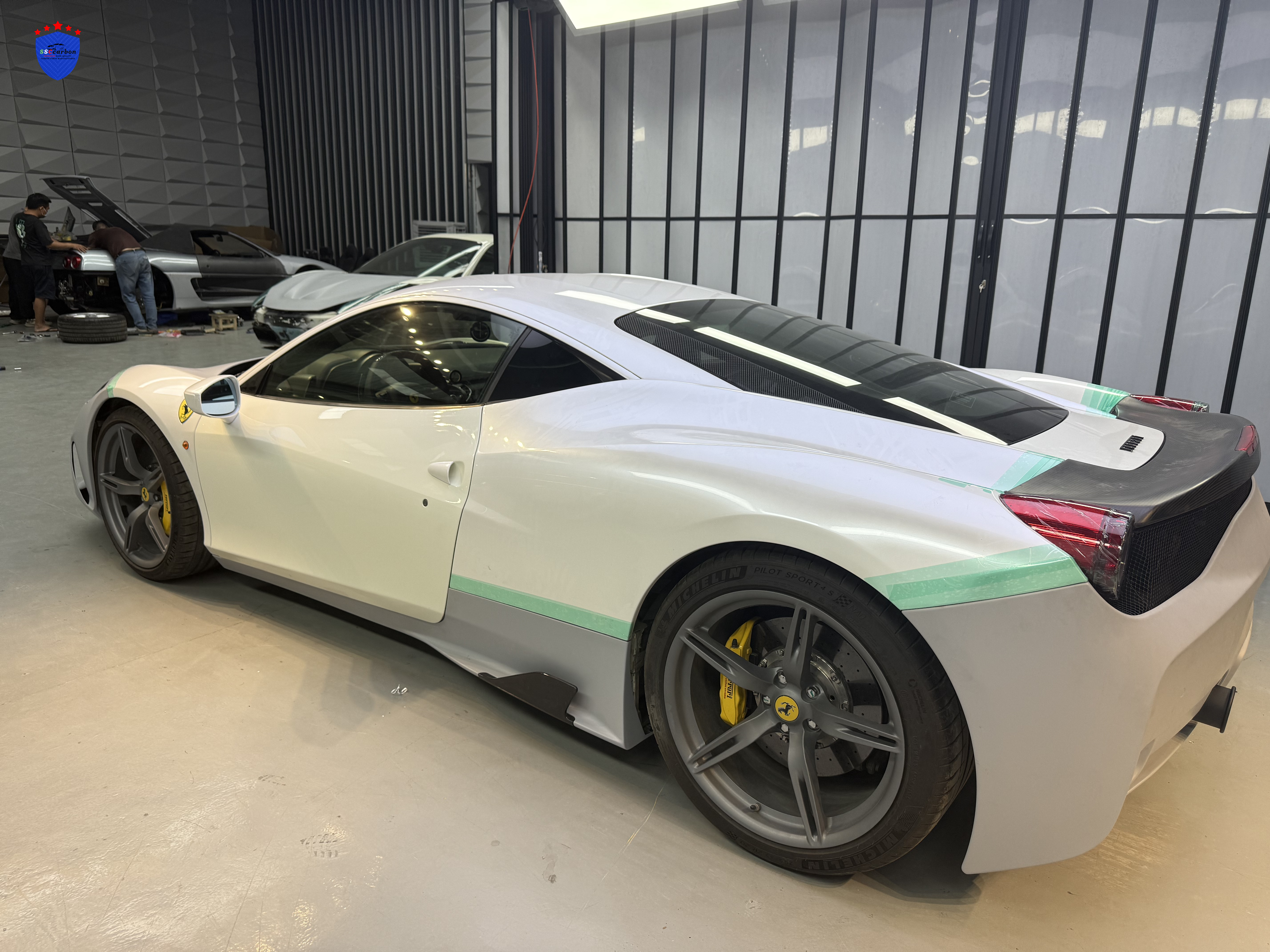 Ferrari 458 conversion Speciale Dry carbon body kit