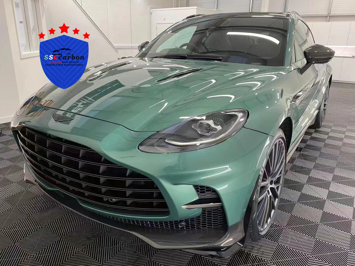 Aston Martin DBX Upgraded with 707 Dry Carbon Body Kit