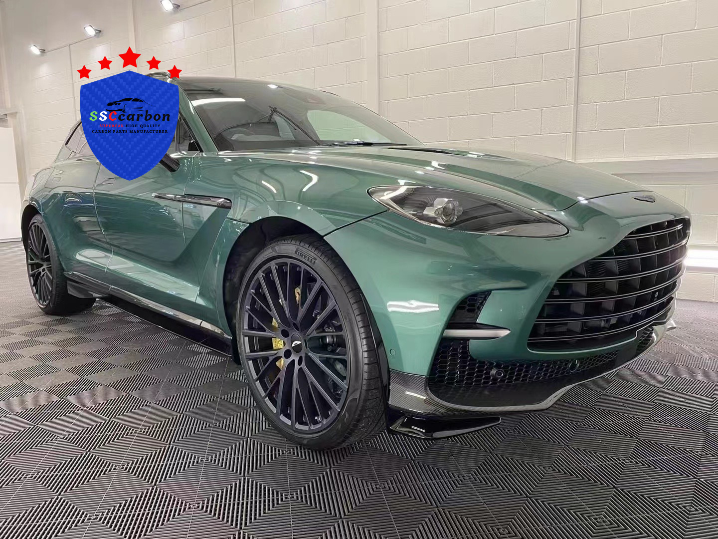 Aston Martin DBX Upgraded with 707 Dry Carbon Body Kit