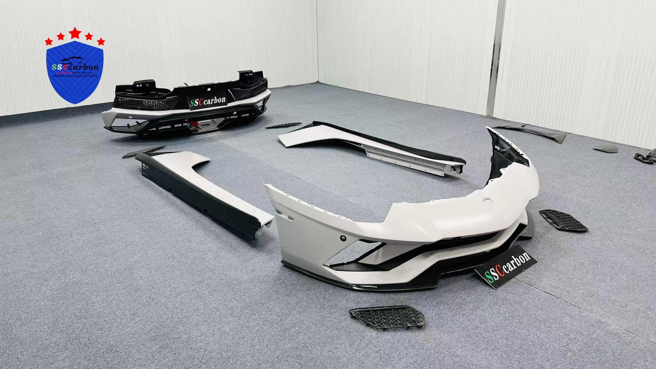 Lamborghini Aventador to LP740 Dry carbon body kit