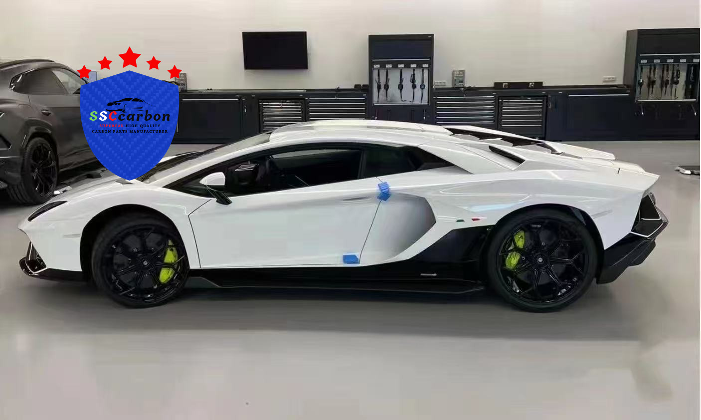 Lamborghini Aventador to LP740 Dry carbon body kit