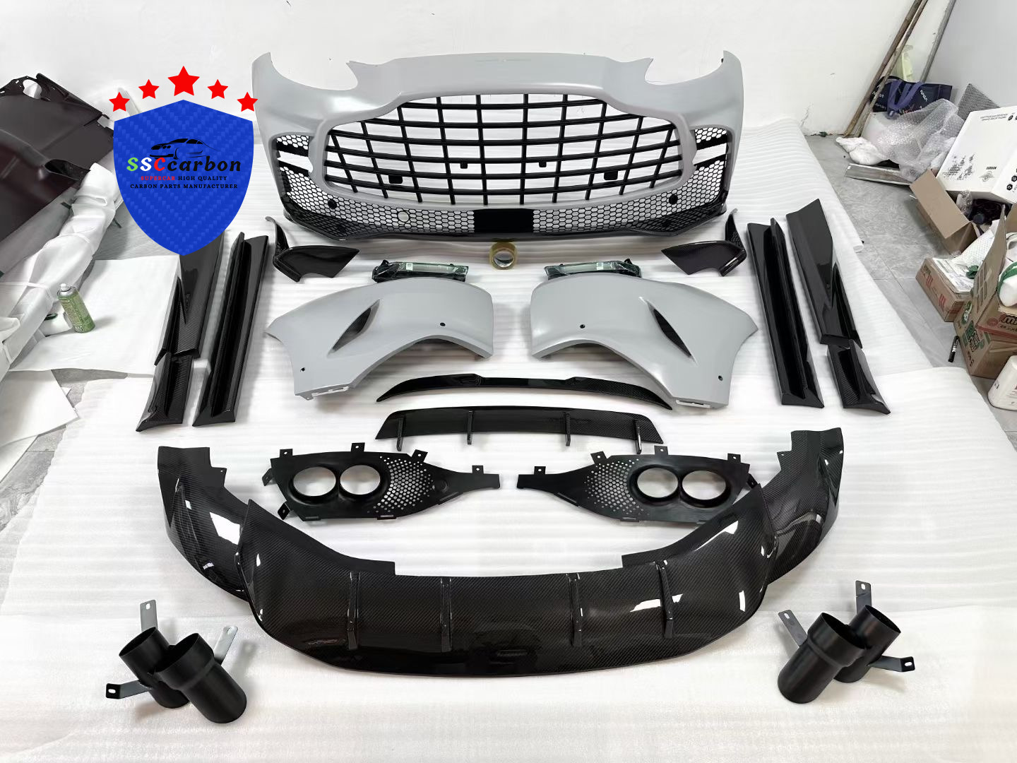 Aston Martin DBX Upgraded with 707 Dry Carbon Body Kit
