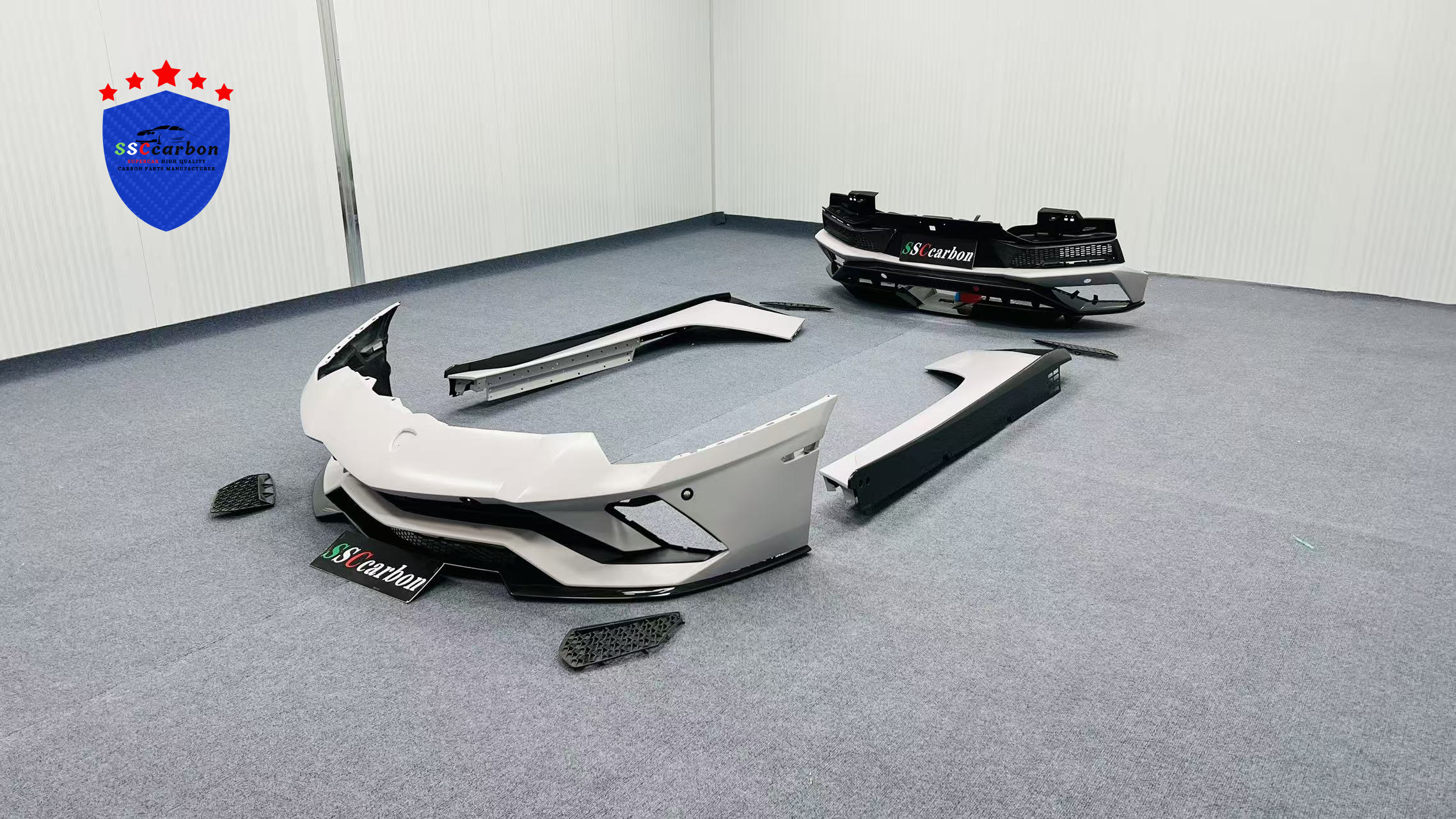 Lamborghini Aventador to LP740 Dry carbon body kit