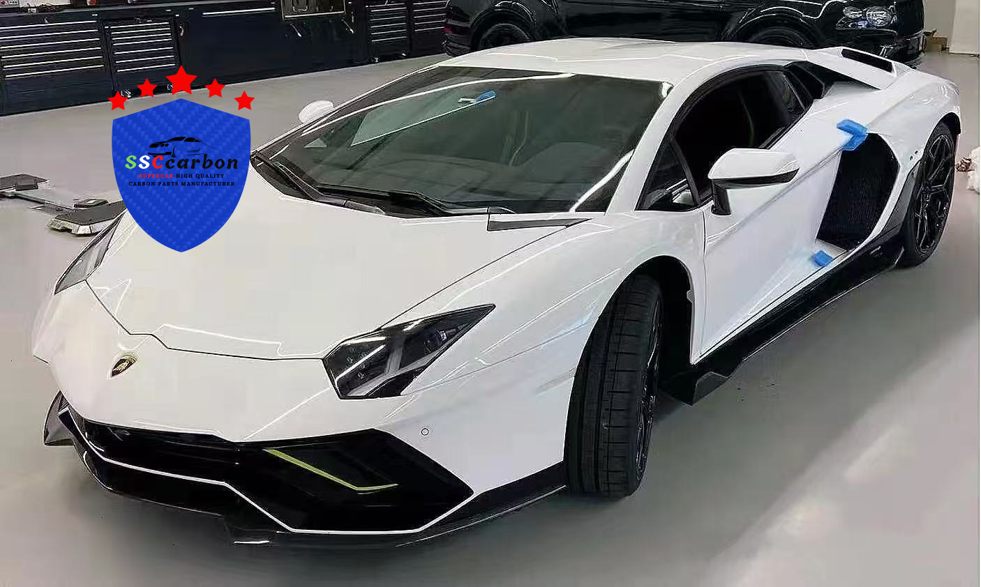 Lamborghini Aventador to LP740 Dry carbon body kit